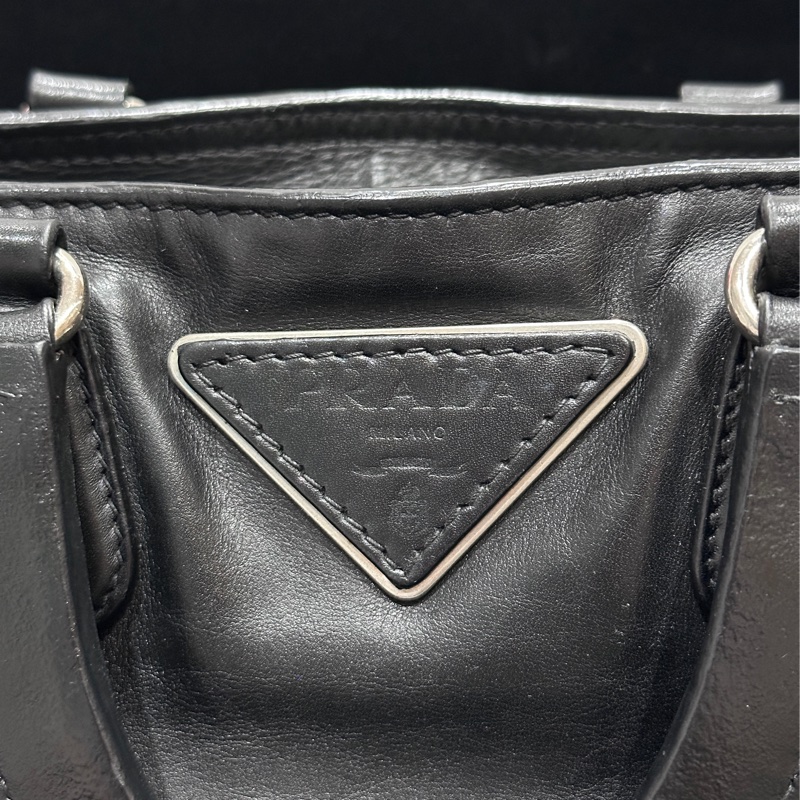 Prada 牛皮 all black秀款 可手提/肩背的托特包-17