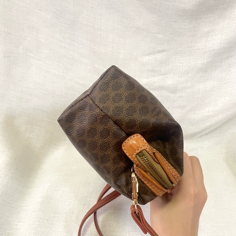 Celine中號經典方牌棕色雲朵包 斜跨包～-10