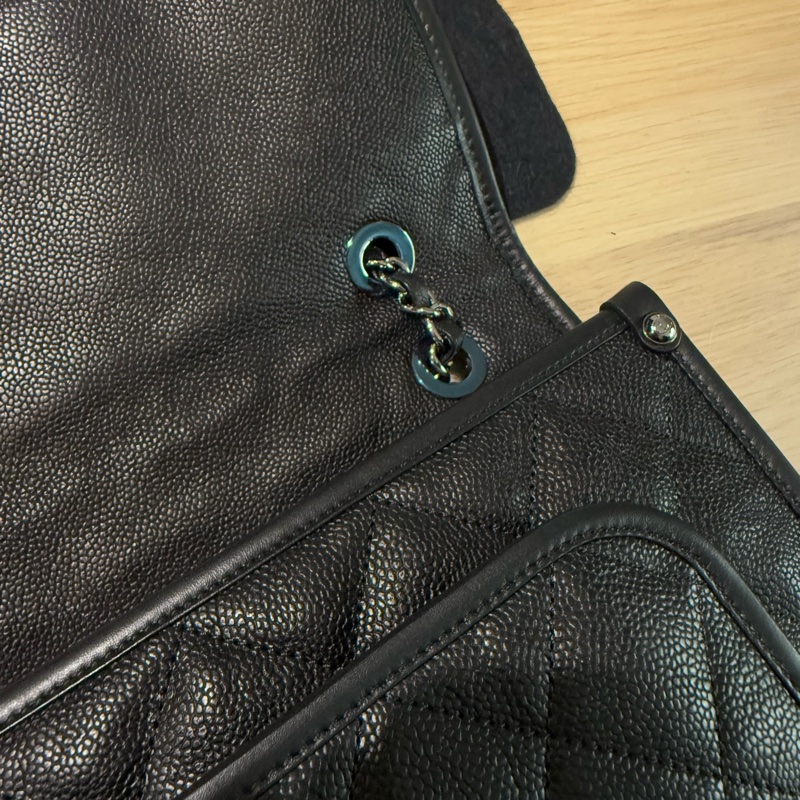 Chanel黑荔枝牛皮銀釦冠軍包 魚子醬-27