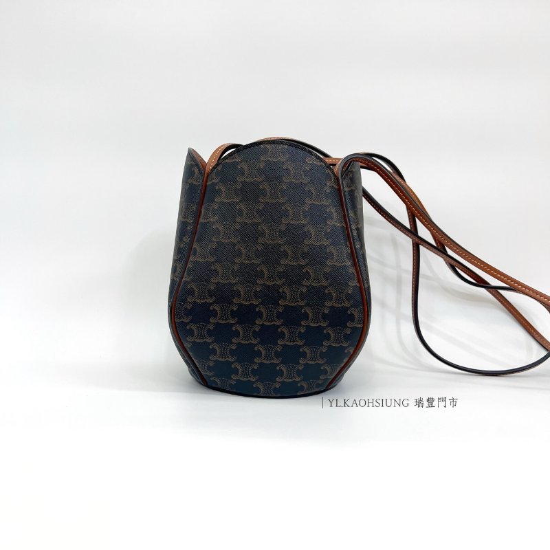 ❣Celine PVC咖皮邊花苞造型肩斜背水桶包-1