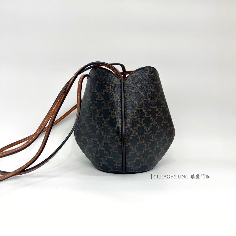 ❣Celine PVC咖皮邊花苞造型肩斜背水桶包-2