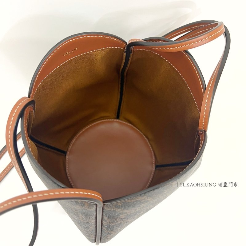 ❣Celine PVC咖皮邊花苞造型肩斜背水桶包-6