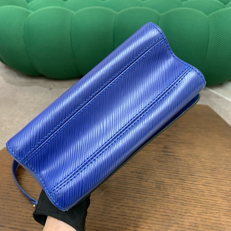 LV路易威登twist藍色水波紋小號扭扭包鏈條包包-5