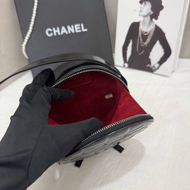 Chanel 漆皮小圓包-9