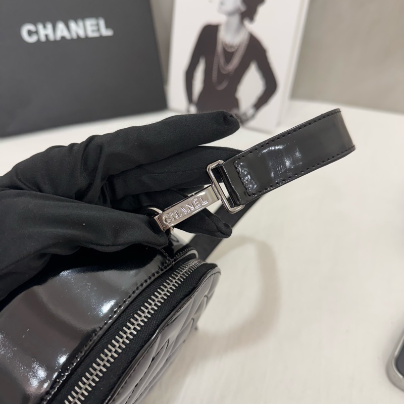 Chanel 漆皮小圓包-14