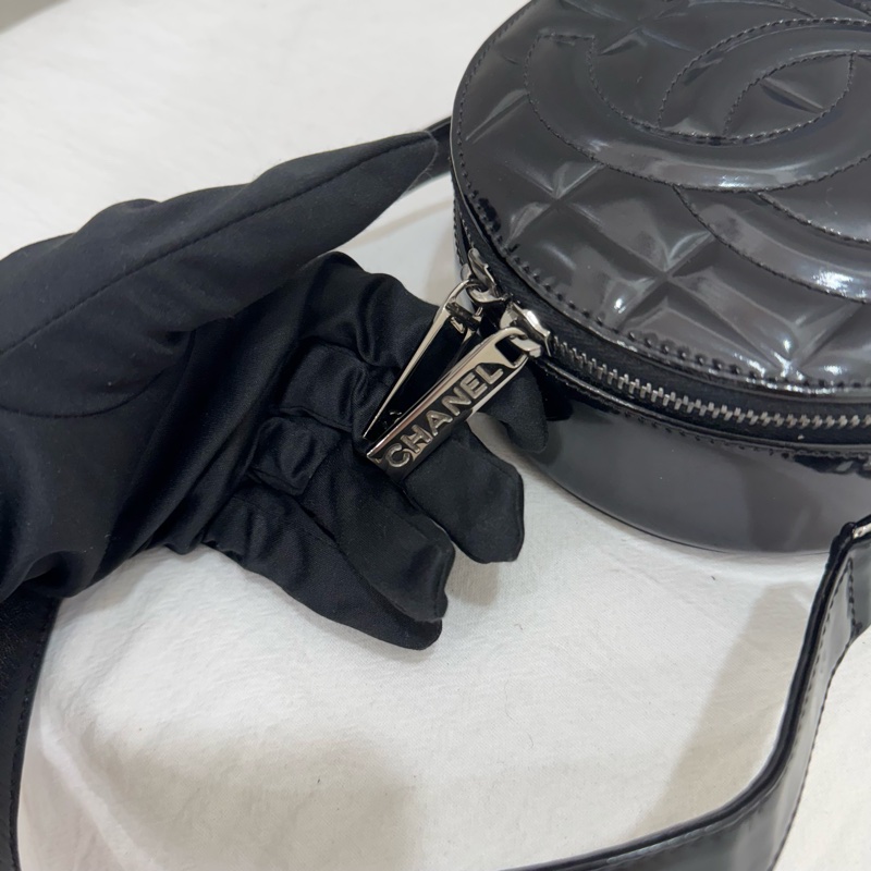 Chanel 漆皮小圓包-15