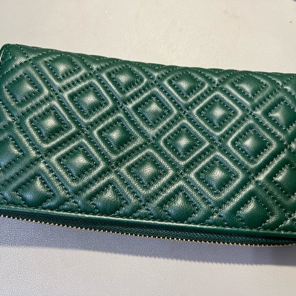 ToryBurch小羊皮菱格紋長夾-8