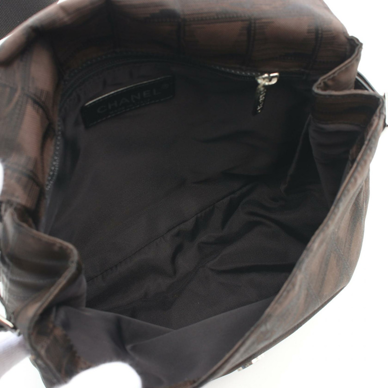 香奈兒新款旅遊系列肩挎包 A29347 尼龍帆布棕色 BK 二手-2