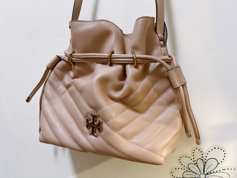 ToryBurch 專櫃奶茶Kira水桶包-1