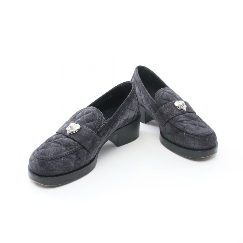 香奈兒 (CHANEL) 絎縫 COCO 標誌心型旋轉鎖扣樂福鞋 #37C G39697 灰色麂皮-2