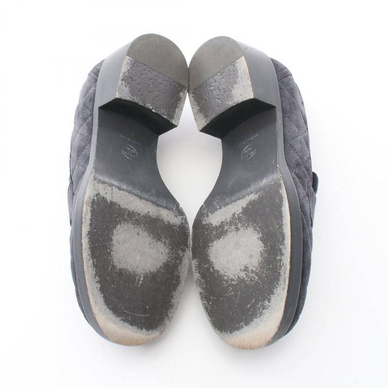 香奈兒 (CHANEL) 絎縫 COCO 標誌心型旋轉鎖扣樂福鞋 #37C G39697 灰色麂皮-3