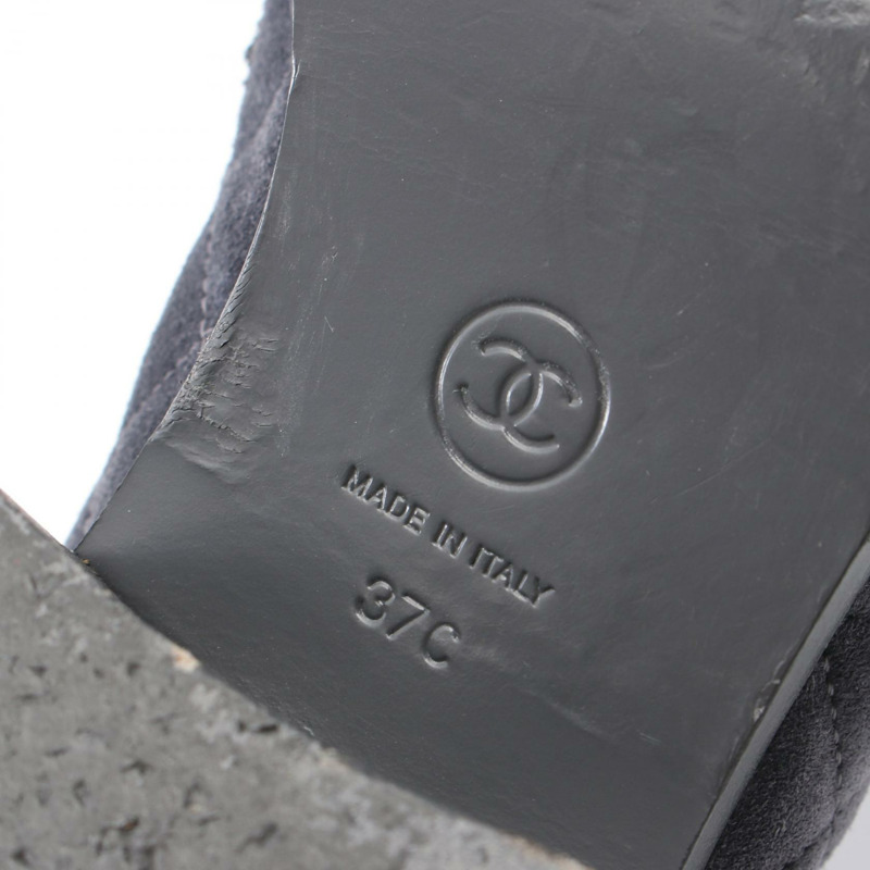 香奈兒 (CHANEL) 絎縫 COCO 標誌心型旋轉鎖扣樂福鞋 #37C G39697 灰色麂皮-5