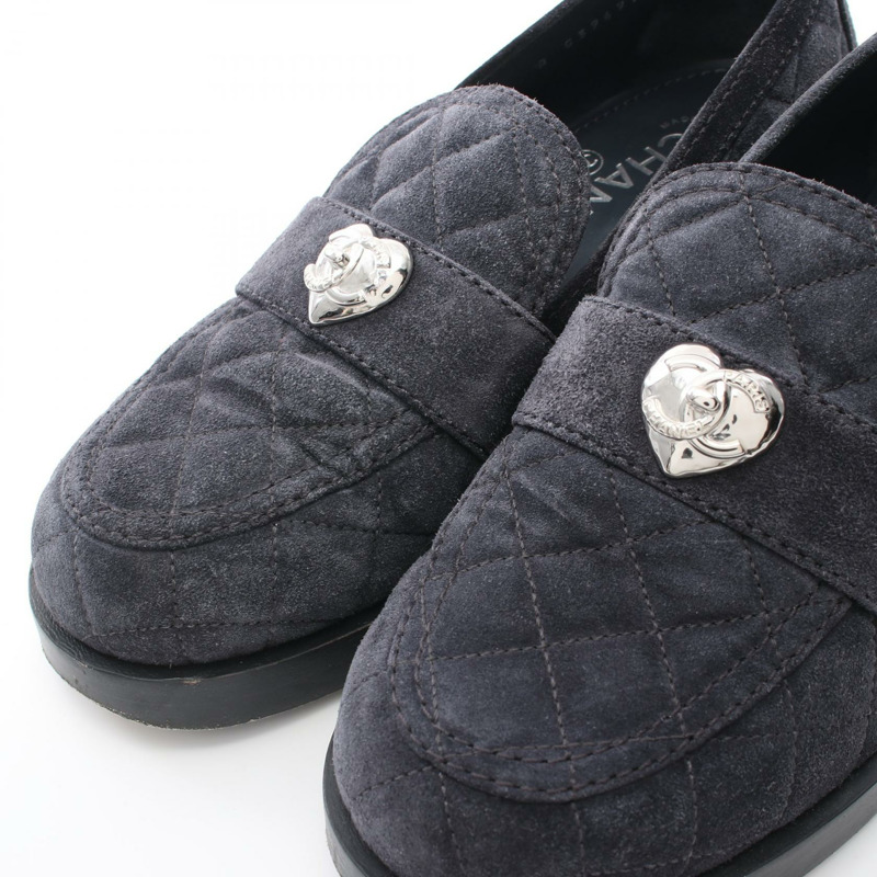 香奈兒 (CHANEL) 絎縫 COCO 標誌心型旋轉鎖扣樂福鞋 #37C G39697 灰色麂皮-10