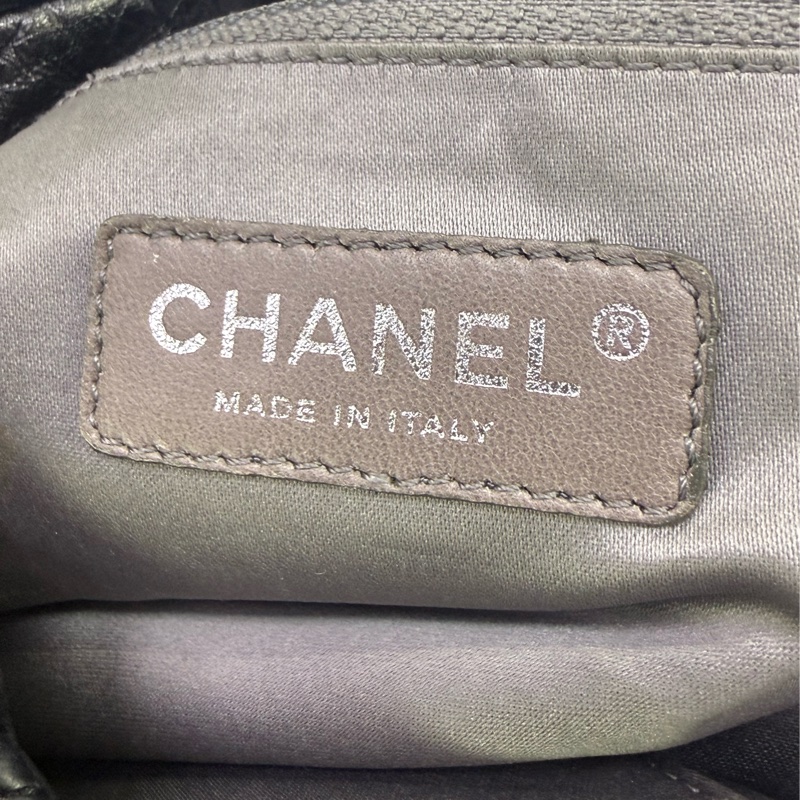 Chanel Handbag or Shoulder bag-3