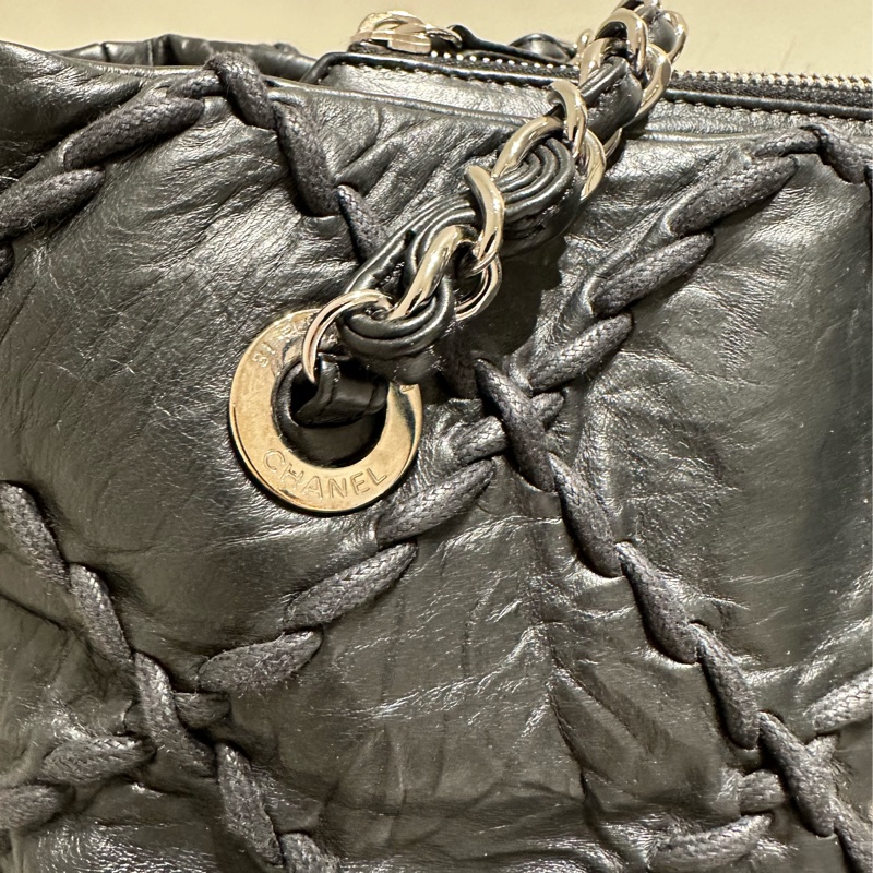 CHANEL 黑色牛革菱格紋包-13