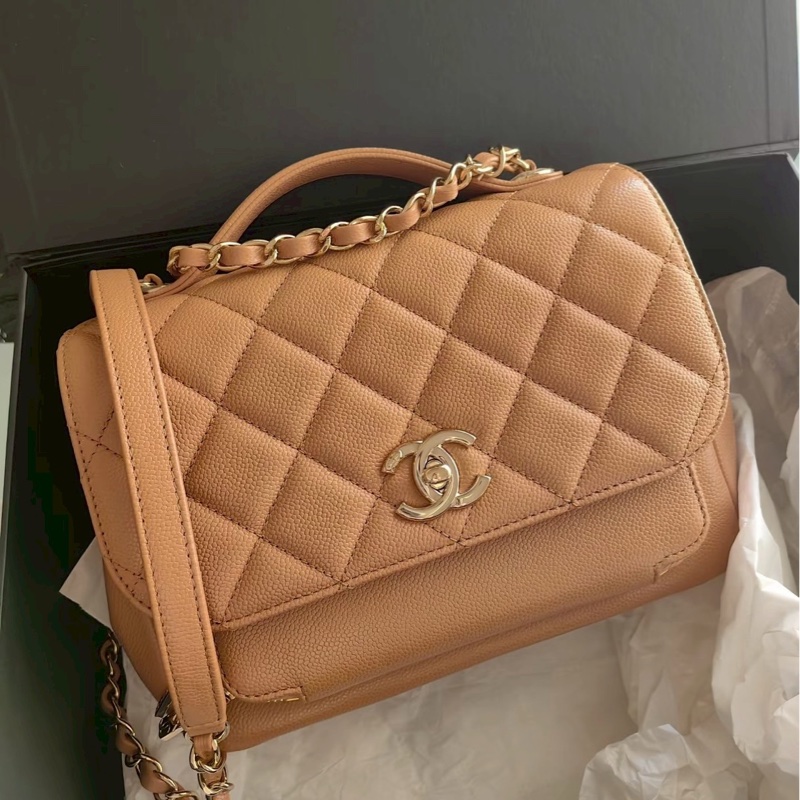 Chanel affinity 郵差包 奶茶色 金釦 荔枝牛-6