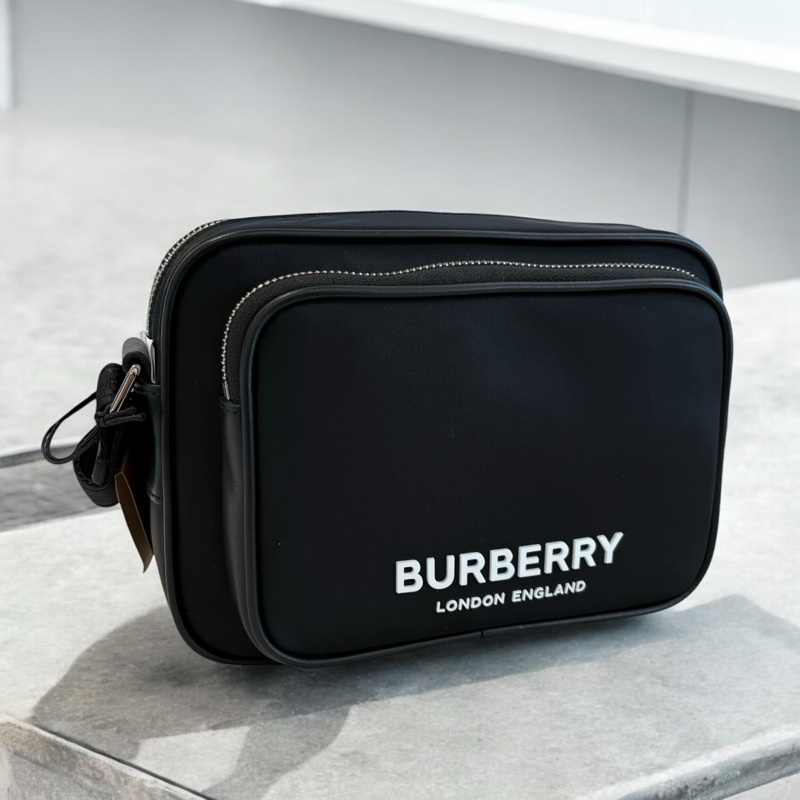 Burberry 品牌字母印花尼龍斜背包-2