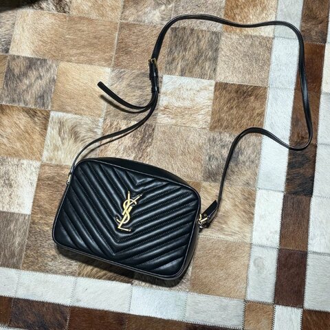 YSL Lou絎縫皮革相機斜背包黑金