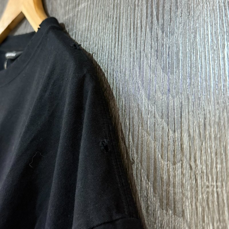 【美收精品】BALENCIAGA  黑色破洞造型短袖 2-414-2