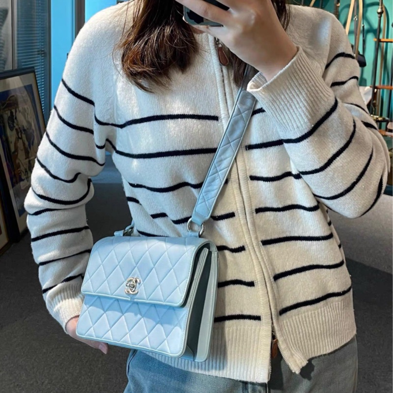 Chanel • Baby Blue 寶寶藍銀釦羊皮郵差包 全網唯一-10