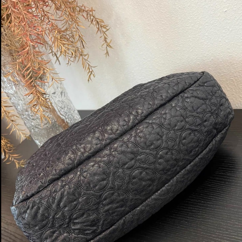 Chanel • Cf 30 稀有山茶花壓紋 黑銀油蠟牛皮機場包-6