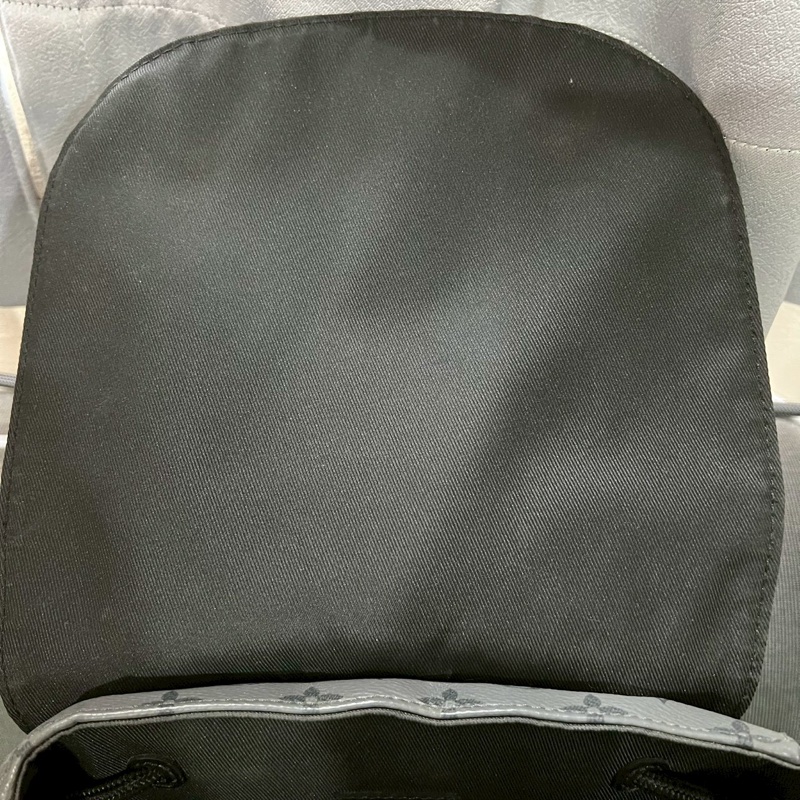 Louis Vuitton LV Christopher 黑武士 後背包 MM-16