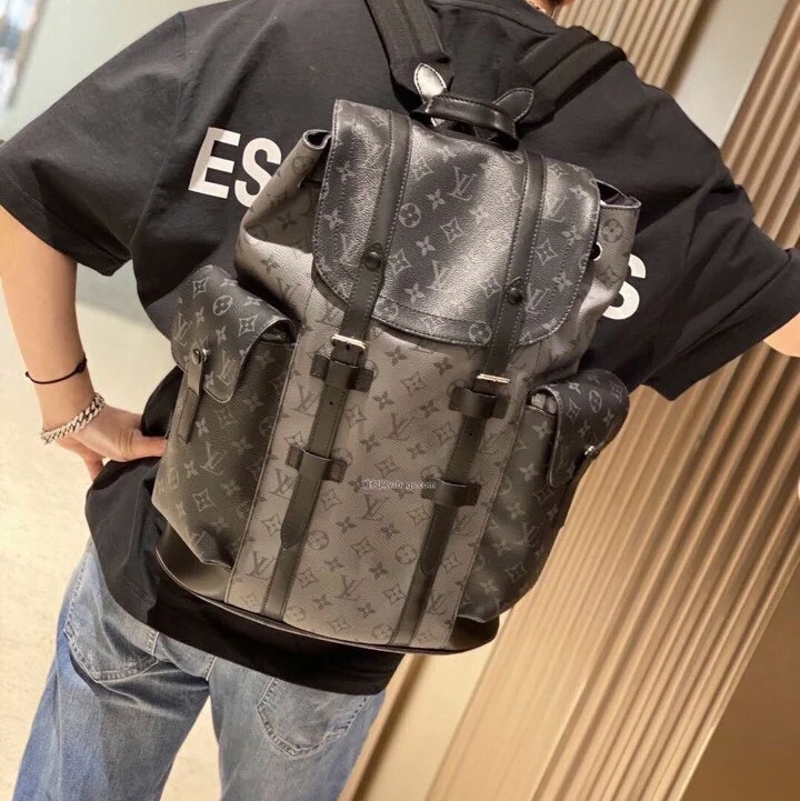 Louis Vuitton LV Christopher 黑武士 後背包 MM-40