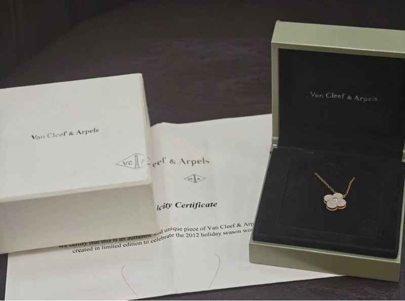 有證書有購證💓 VCA Can Cleef 梵克雅寶 聖誕白貝母鑽石項鍊,2012-0