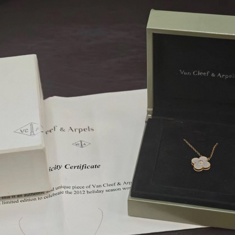有證書有購證💓 VCA Can Cleef 梵克雅寶 聖誕白貝母鑽石項鍊,2012-4