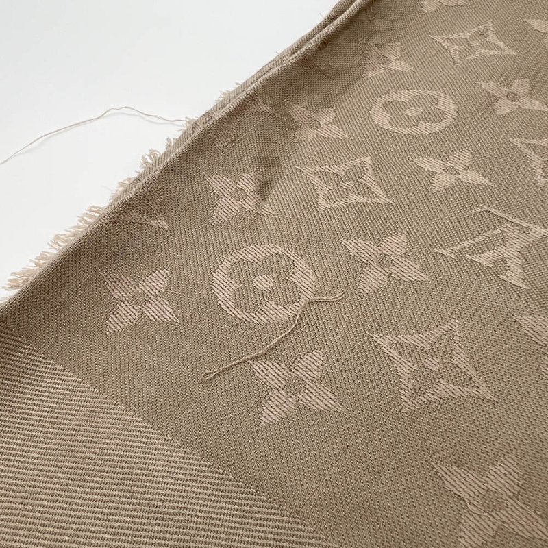 【劉涵竹-名人公益精品】 Louis Vuitton 灰杏色老花絲巾-4