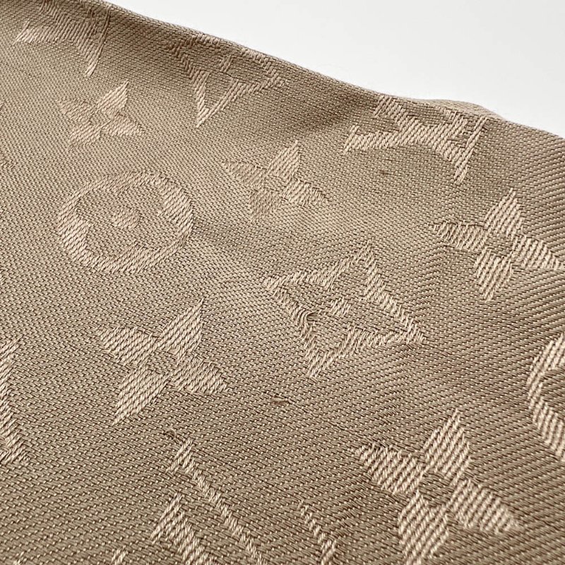 【劉涵竹-名人公益精品】 Louis Vuitton 灰杏色老花絲巾-9