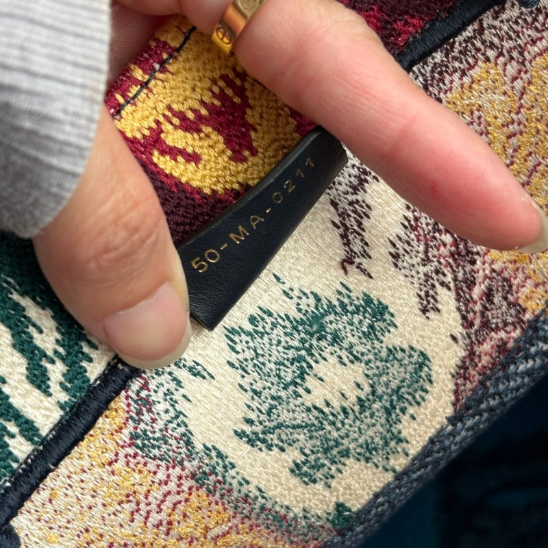 ::Christian Dior:: Book Tote 佩斯利圖騰刺繡托特包(中)手提肩背包-26