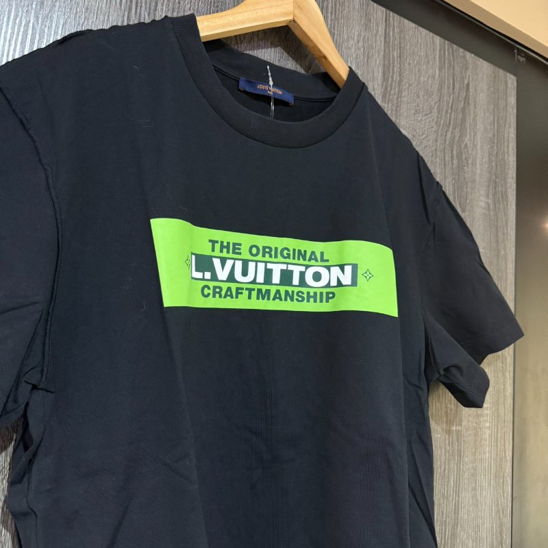 【美收精品】LV 黑色印花短袖上衣 2-393-6