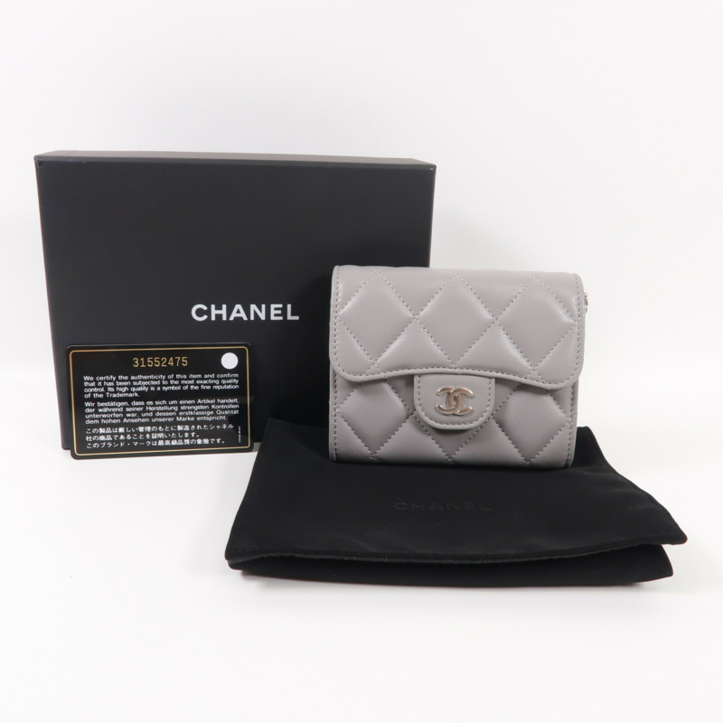 CHANEL 羊皮皮革Matelasse Mini銀扣肩背袋-8