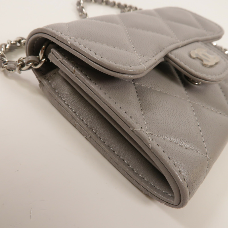 CHANEL 羊皮皮革Matelasse Mini銀扣肩背袋-10