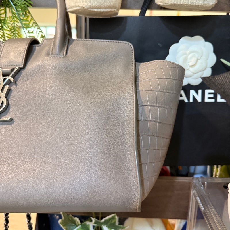 時尚的慵懶感 YSL裡外全皮革 大象灰 手提/斜背包 高級隨性的時尚風格-30