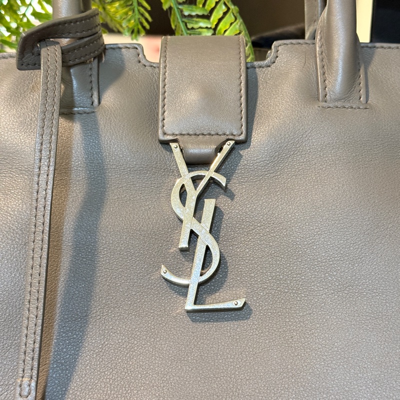 時尚的慵懶感 YSL裡外全皮革 大象灰 手提/斜背包 高級隨性的時尚風格-31