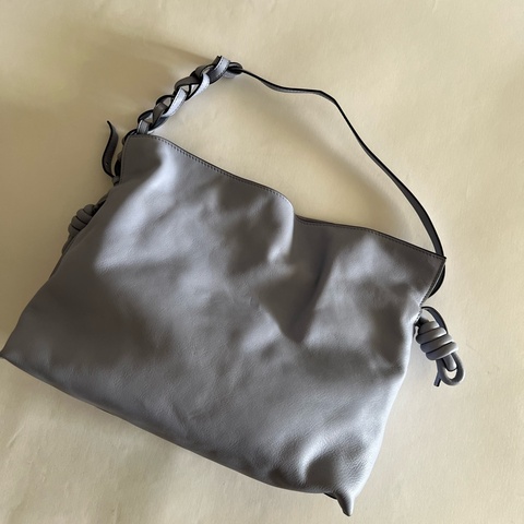 LOEWE flamenco 淺藍色福袋包（中號）