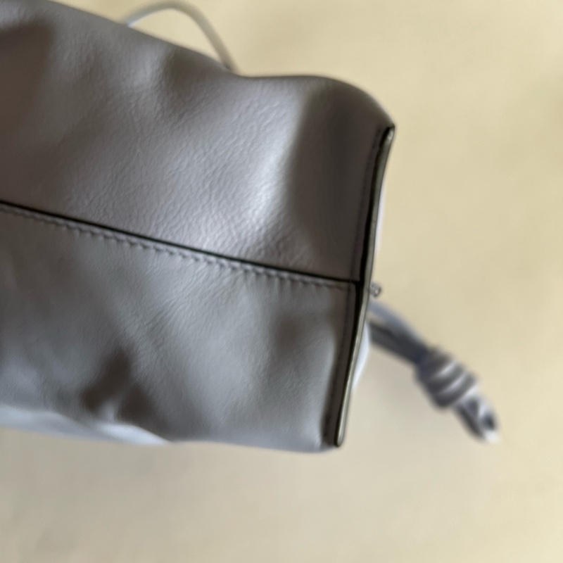 LOEWE flamenco 淺藍色福袋包(中號)-25