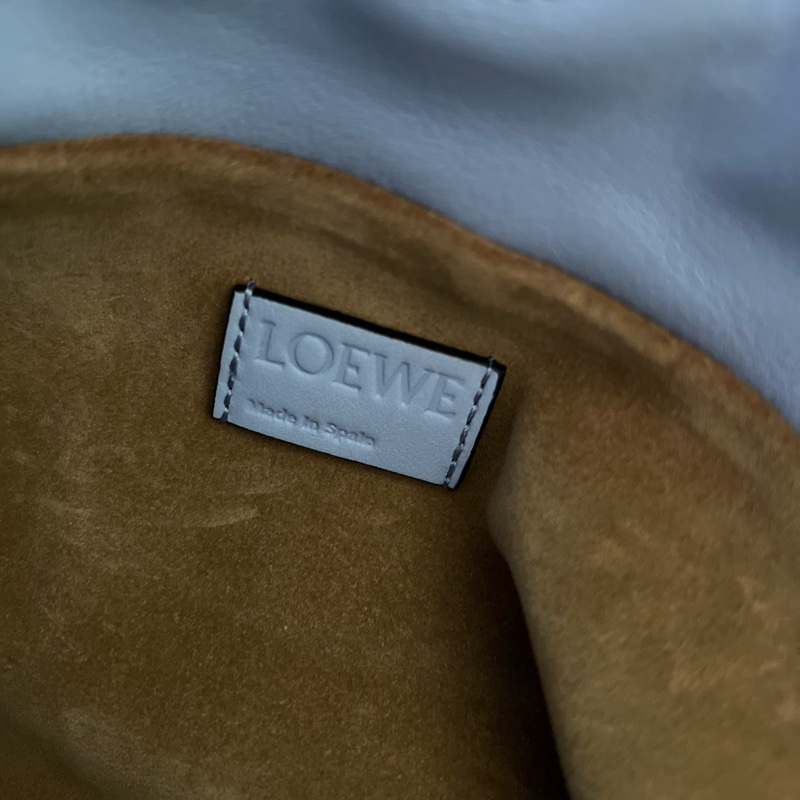 LOEWE flamenco 淺藍色福袋包(中號)-32