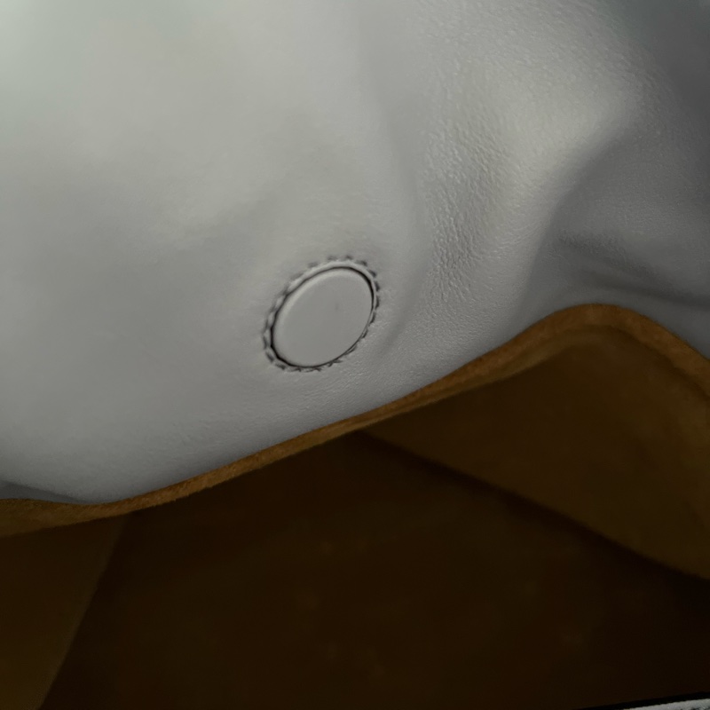 LOEWE flamenco 淺藍色福袋包(中號)-34