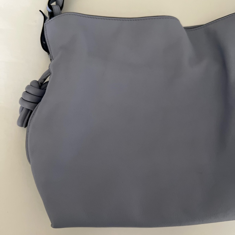 LOEWE flamenco 淺藍色福袋包(中號)-37