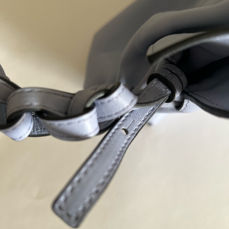 LOEWE flamenco 淺藍色福袋包(中號)-40