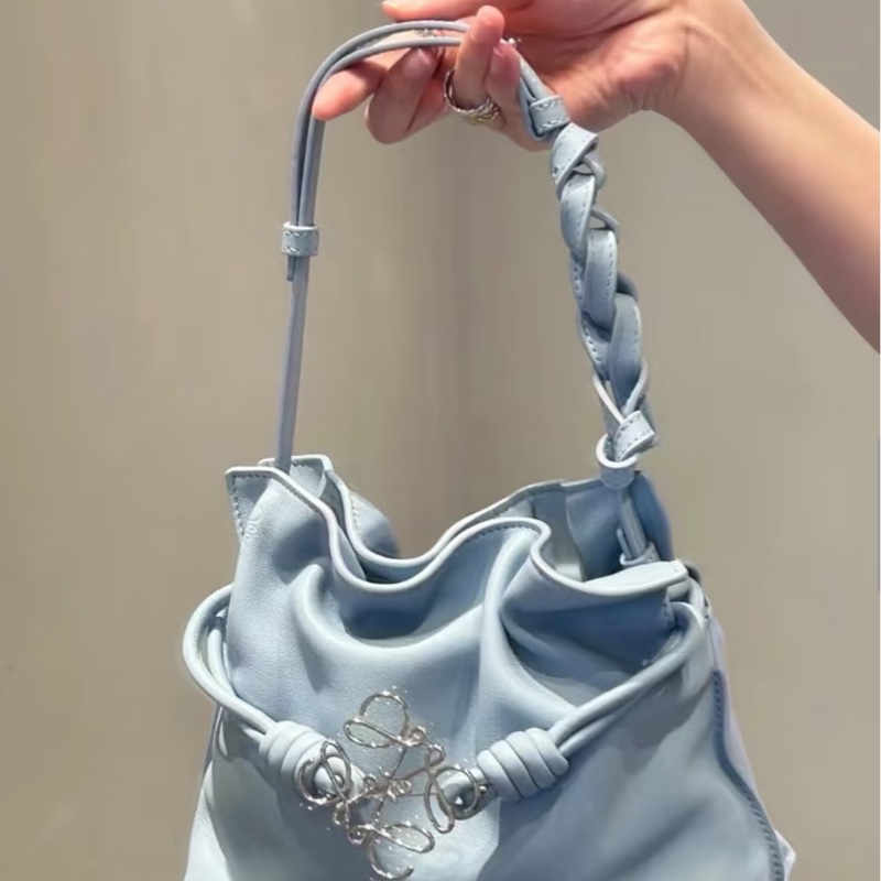 LOEWE flamenco 淺藍色福袋包(中號)-7