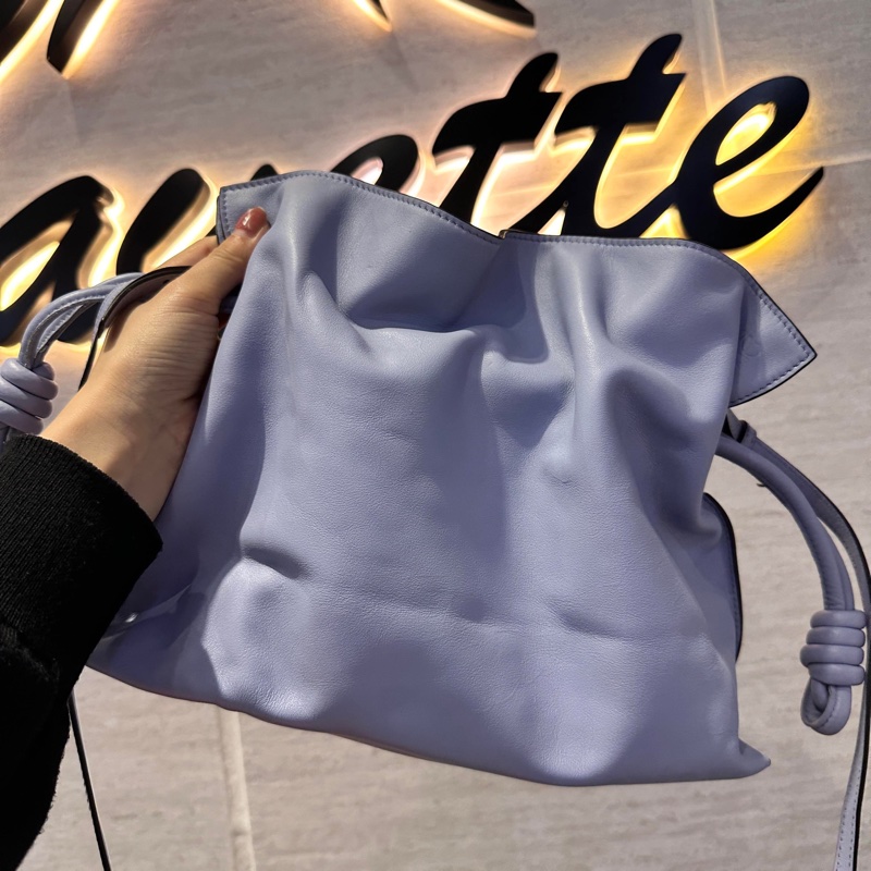 LOEWE flamenco 淺藍色福袋包(中號)-9