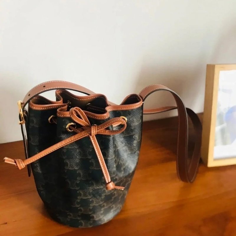 🏷️Celine.Triomphe 抽繩水桶包-17