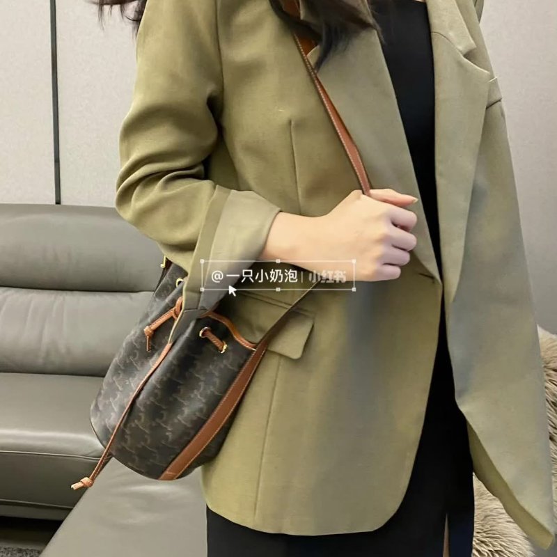 🏷️Celine.Triomphe 抽繩水桶包-18