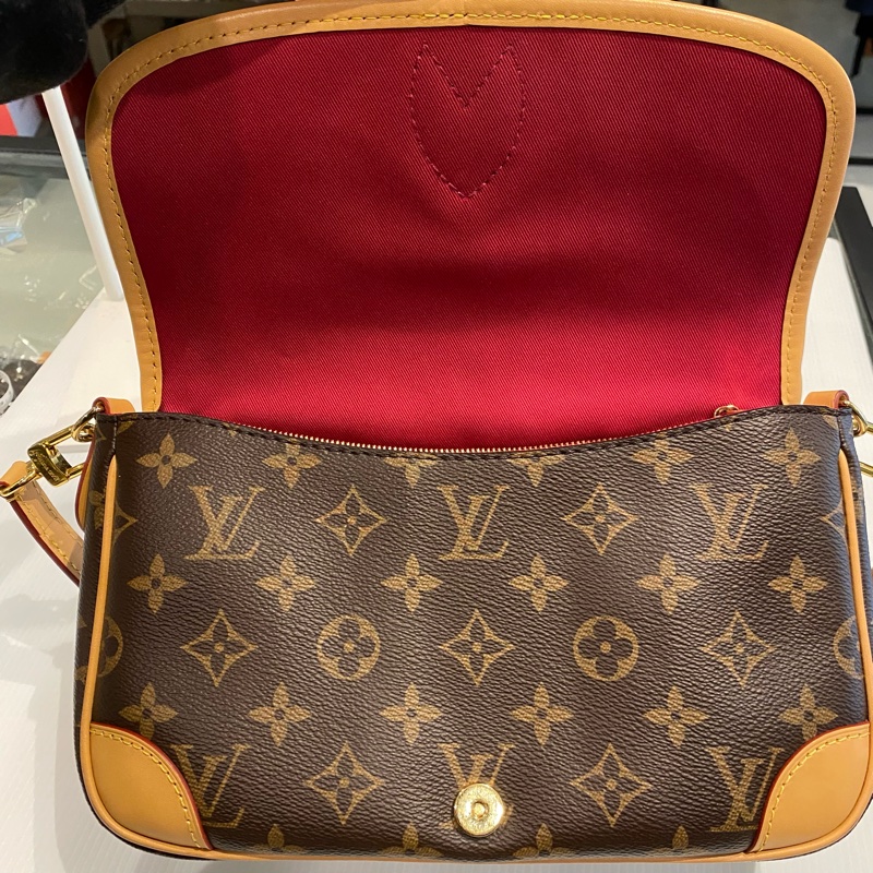 LOUIS VUITTON DIANE 法棍包-13