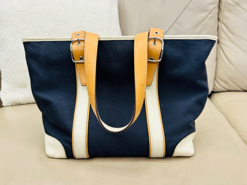 Coach 「雙面」手提大包、防水帆布+白色牛皮材質-1