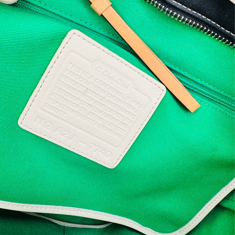 Coach 「雙面」手提大包、防水帆布+白色牛皮材質-9